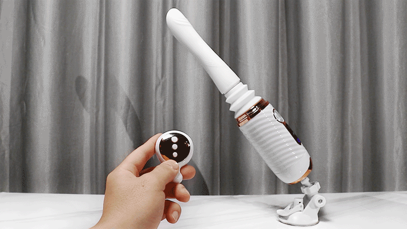 Dương vật giả 15.gif